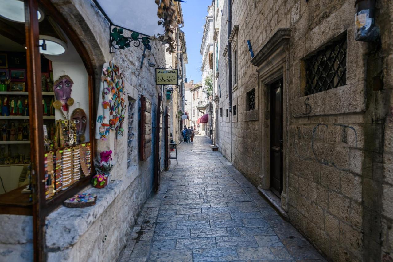 Apartmani Art Karampana Kotor Luaran gambar